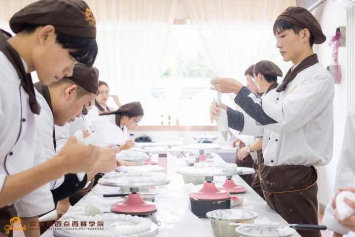 王森与欧米奇烘焙哪个教得好,欧米奇烘焙学费多少插图1 王森与欧米奇烘焙哪个教得好,欧米奇烘焙学费多少