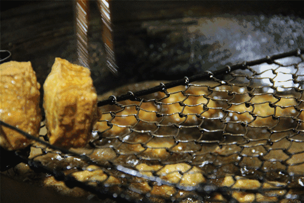 臭豆腐为什么那么“臭”，究竟是用什么做的，老师傅道出了实情！