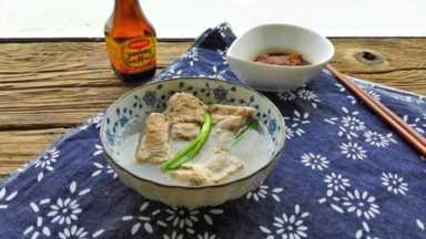 “零厨艺”排骨做法，加水清炖就出锅，原味简单，汤鲜肉嫩