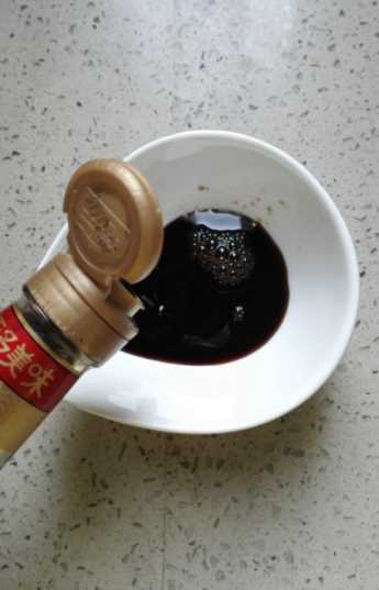 “零厨艺”排骨做法，加水清炖就出锅，原味简单，汤鲜肉嫩