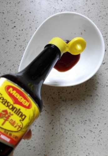 “零厨艺”排骨做法，加水清炖就出锅，原味简单，汤鲜肉嫩