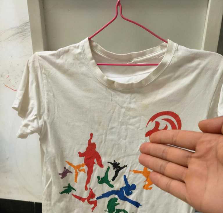 白色发污怎么清洗,衣服干洗以后为什么发污