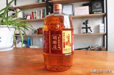 做清蒸鱼最忌放盐和料酒！教你正确做法，鱼肉滑嫩多汁、不腥不柴